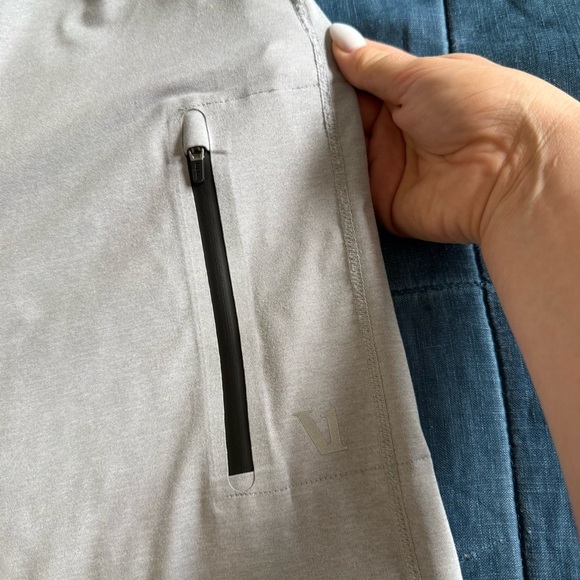 Vuori  Sunday Performance Jogger Light Gray Active Gym Men’s Size XXL - Picture 7 of 9